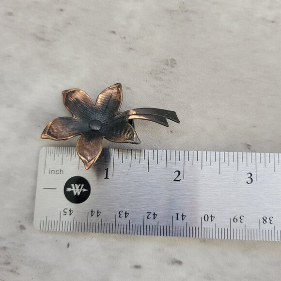 Vintage Flower Brooch Pin Brass Tone Five Petal Floral Jewelry Accessory 2 Inch - Picture 5 of 6